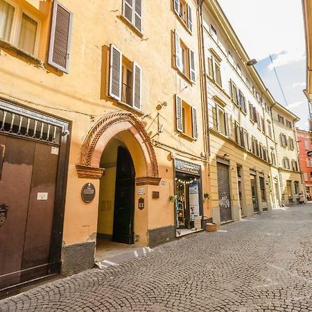 Lupari Apartment, Palazzo Storico Sotto Le Due Torri Bolonha Exterior foto