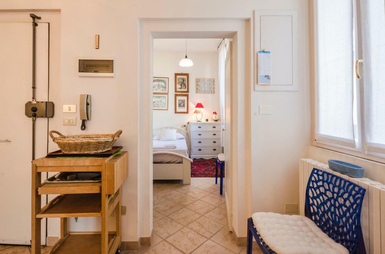 Lupari Apartment, Palazzo Storico Sotto Le Due Torri Bolonha Exterior foto
