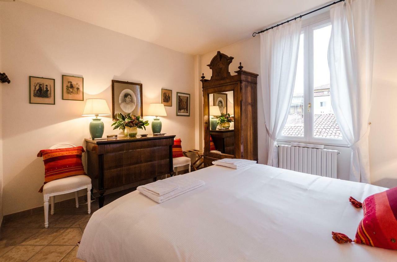 Lupari Apartment, Palazzo Storico Sotto Le Due Torri Bolonha Exterior foto