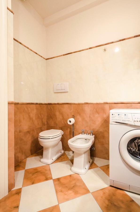 Lupari Apartment, Palazzo Storico Sotto Le Due Torri Bolonha Exterior foto