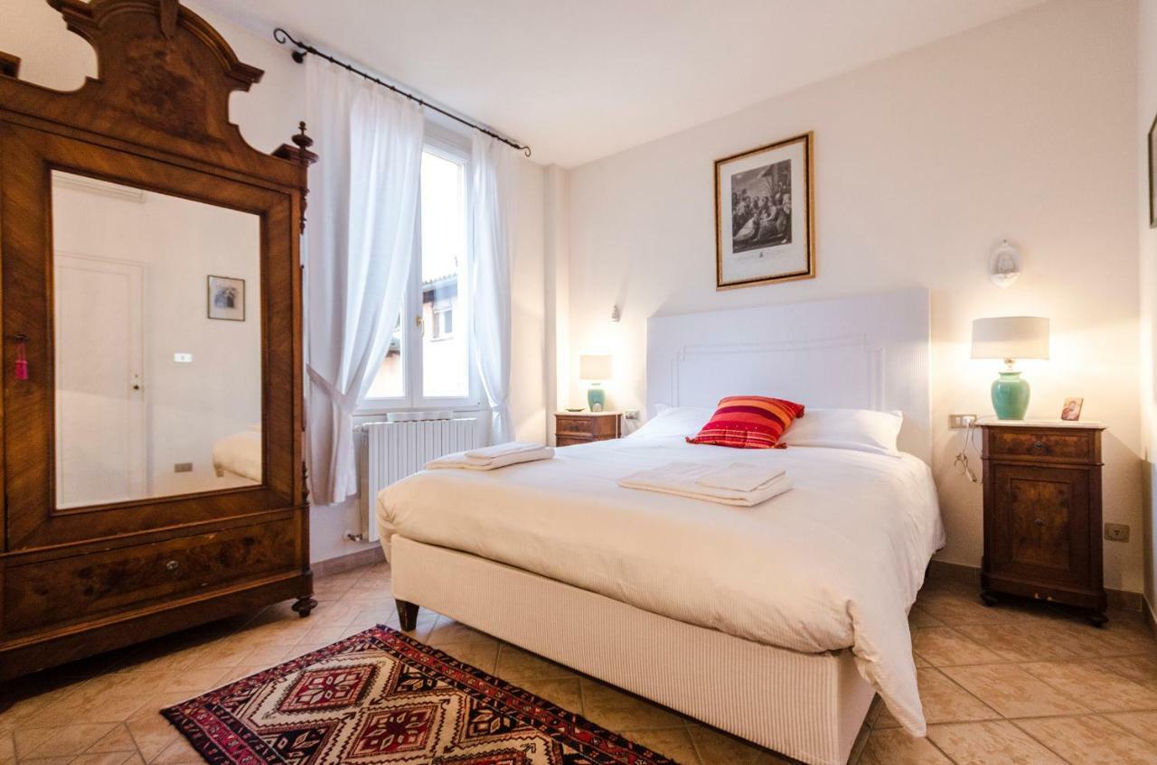 Lupari Apartment, Palazzo Storico Sotto Le Due Torri Bolonha Exterior foto