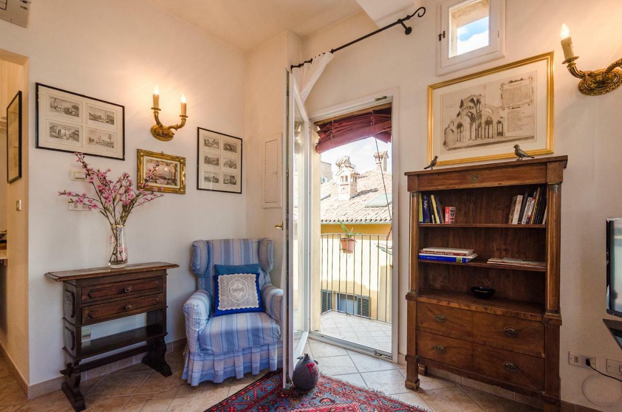 Lupari Apartment, Palazzo Storico Sotto Le Due Torri Bolonha Exterior foto
