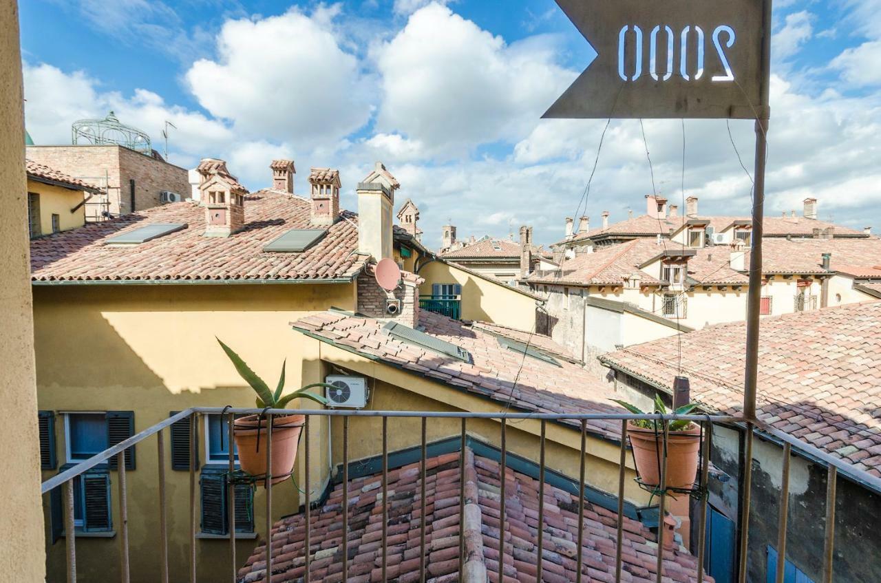Lupari Apartment, Palazzo Storico Sotto Le Due Torri Bolonha Exterior foto