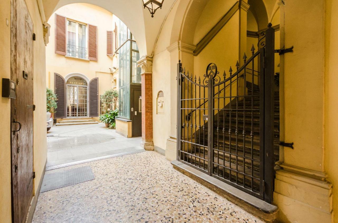 Lupari Apartment, Palazzo Storico Sotto Le Due Torri Bolonha Exterior foto